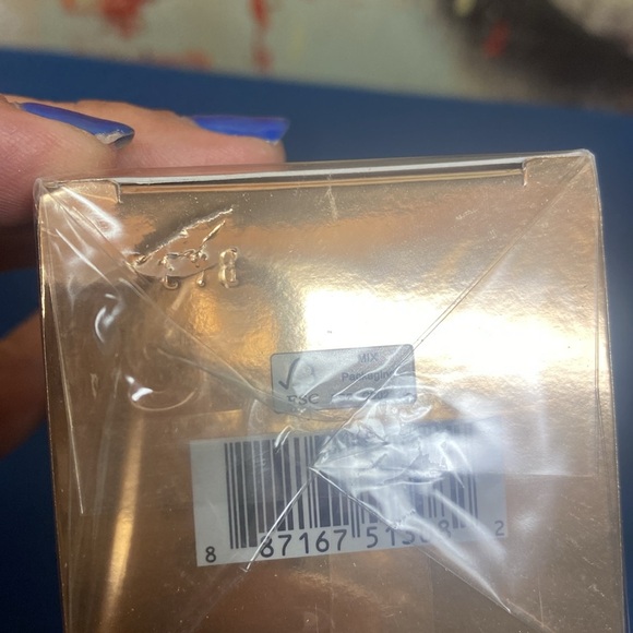 Estee Lauder RE-NUTRIV ULTIMATE LIFT REGENERATING YOUTH TREATMENT LOTION - Picture 6 of 7